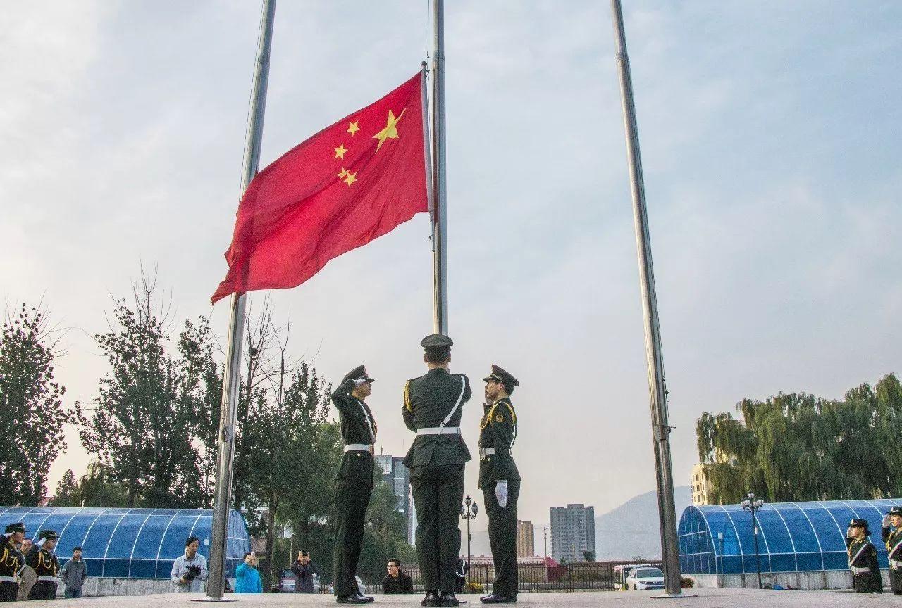 逃出足球场